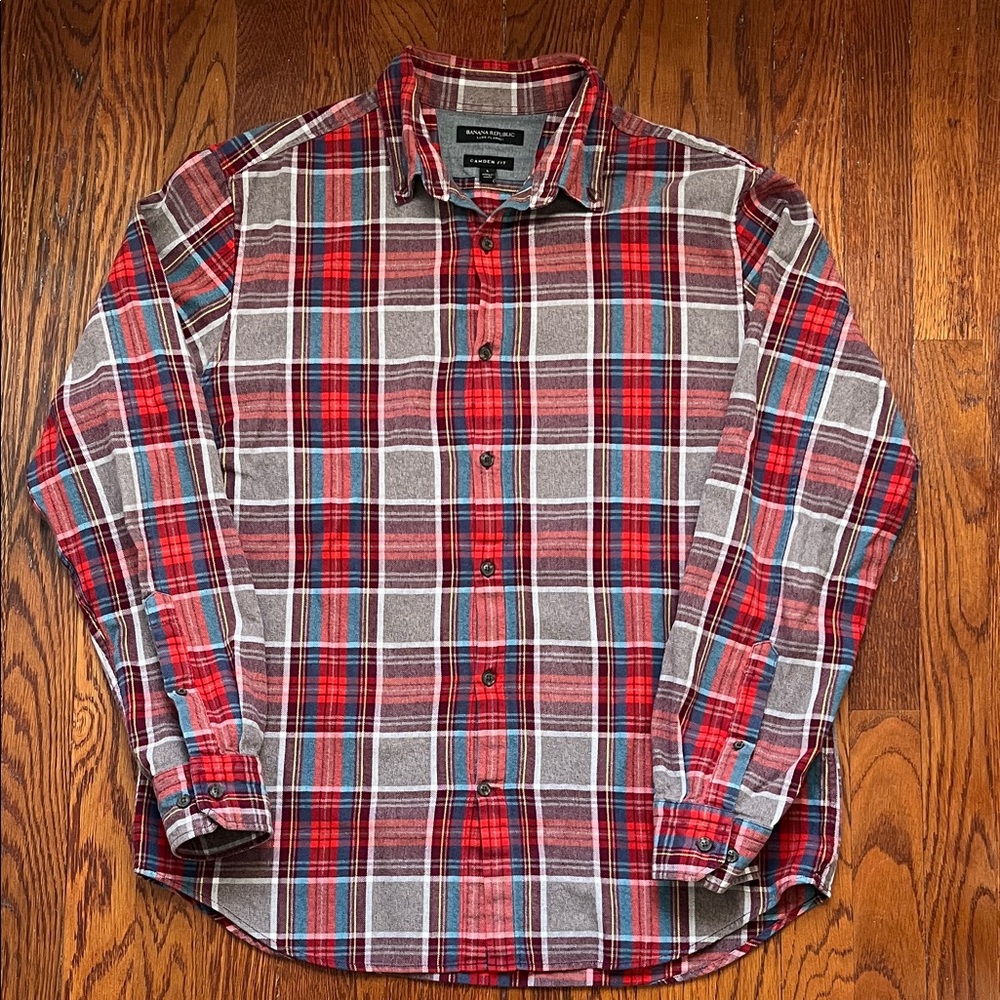 Banana Republic Luxe Flannel Camden Fit Red Blue Grey Plaid Button Down in Large